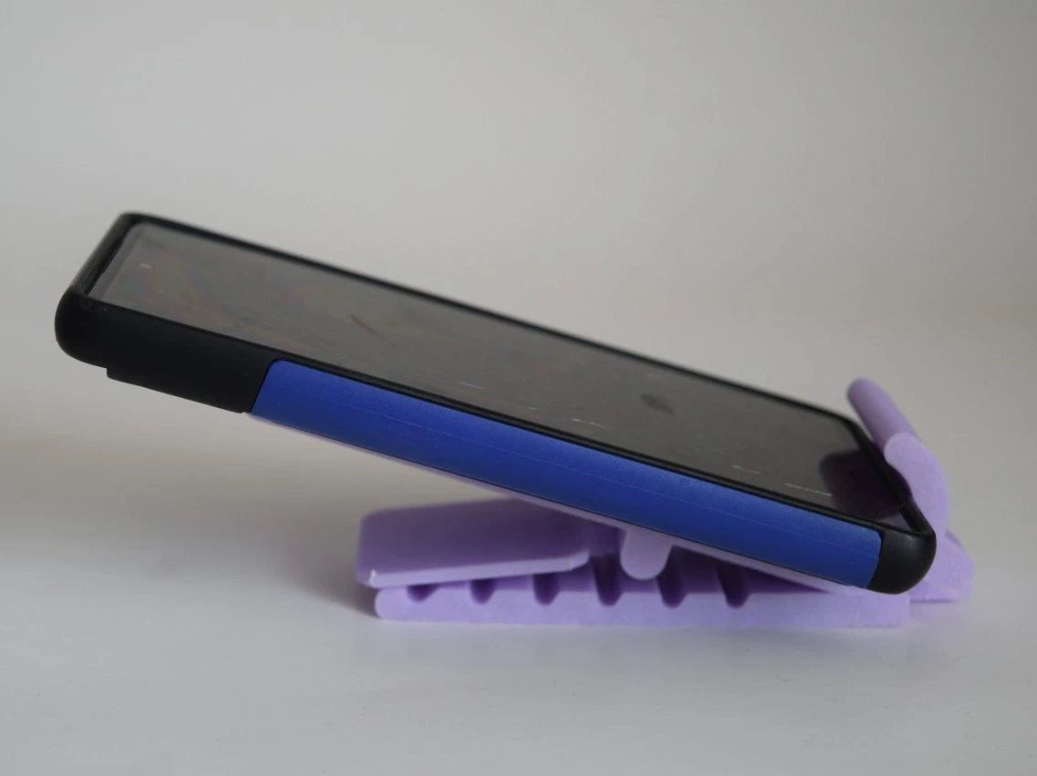 Soporte ajustable para celular — en ambiente