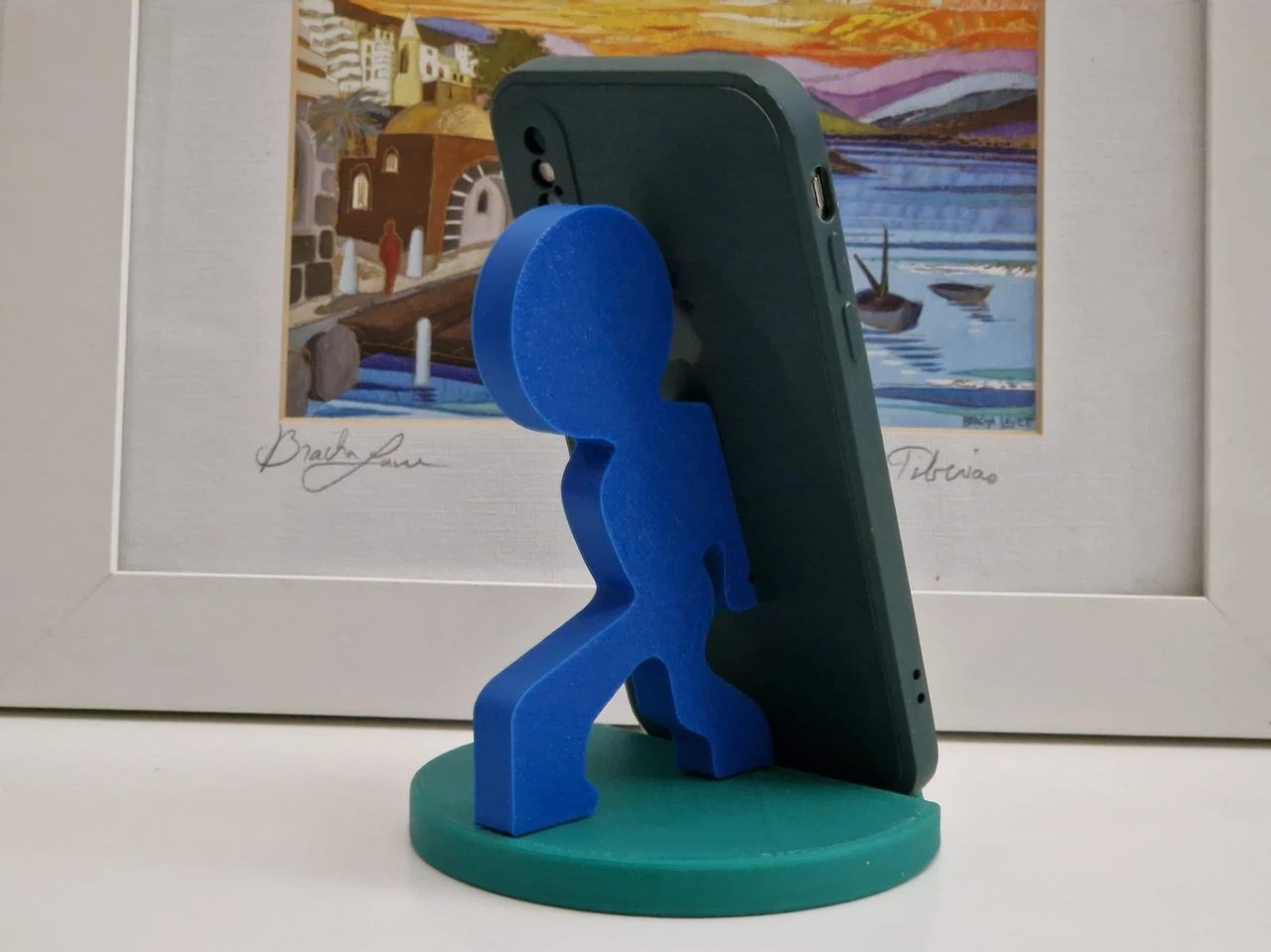 Soporte para celular "El ayudante" — en ambiente