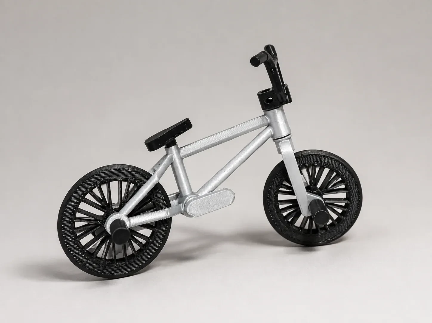 Mini BMX • Réplica 3D de Escritorio — en ambiente